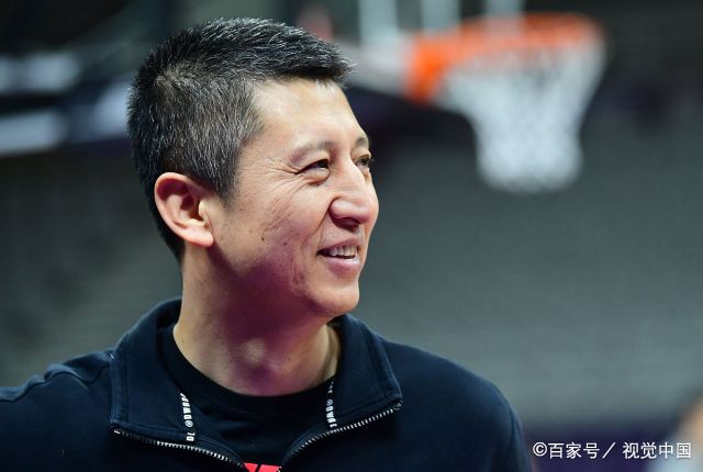 图为辽宁男篮的主教练郭士强,这位主教练的执教能力相当出色.